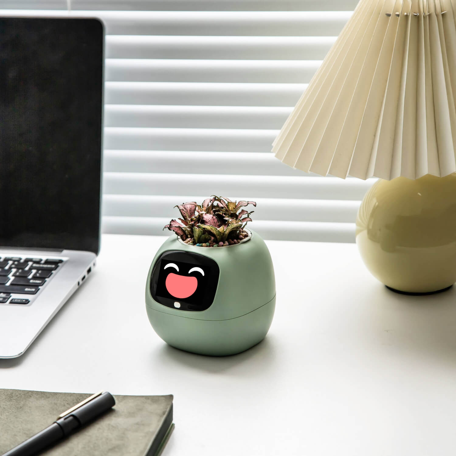 2026-desk-setup-dopamine-decor-ivy
